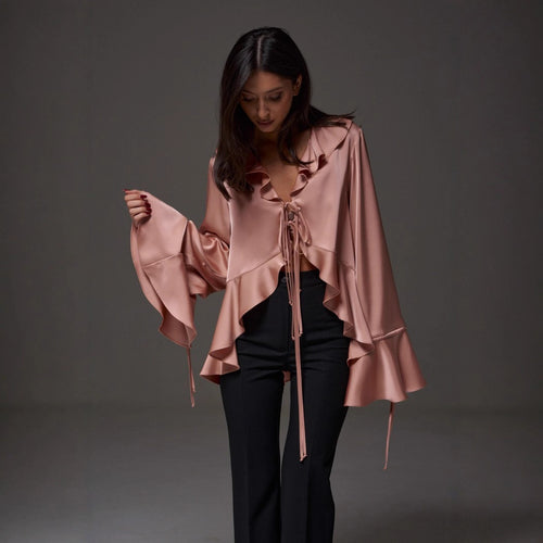 Blouse satin femmes avec manches à volants et nœud décoratif Chic & Stil