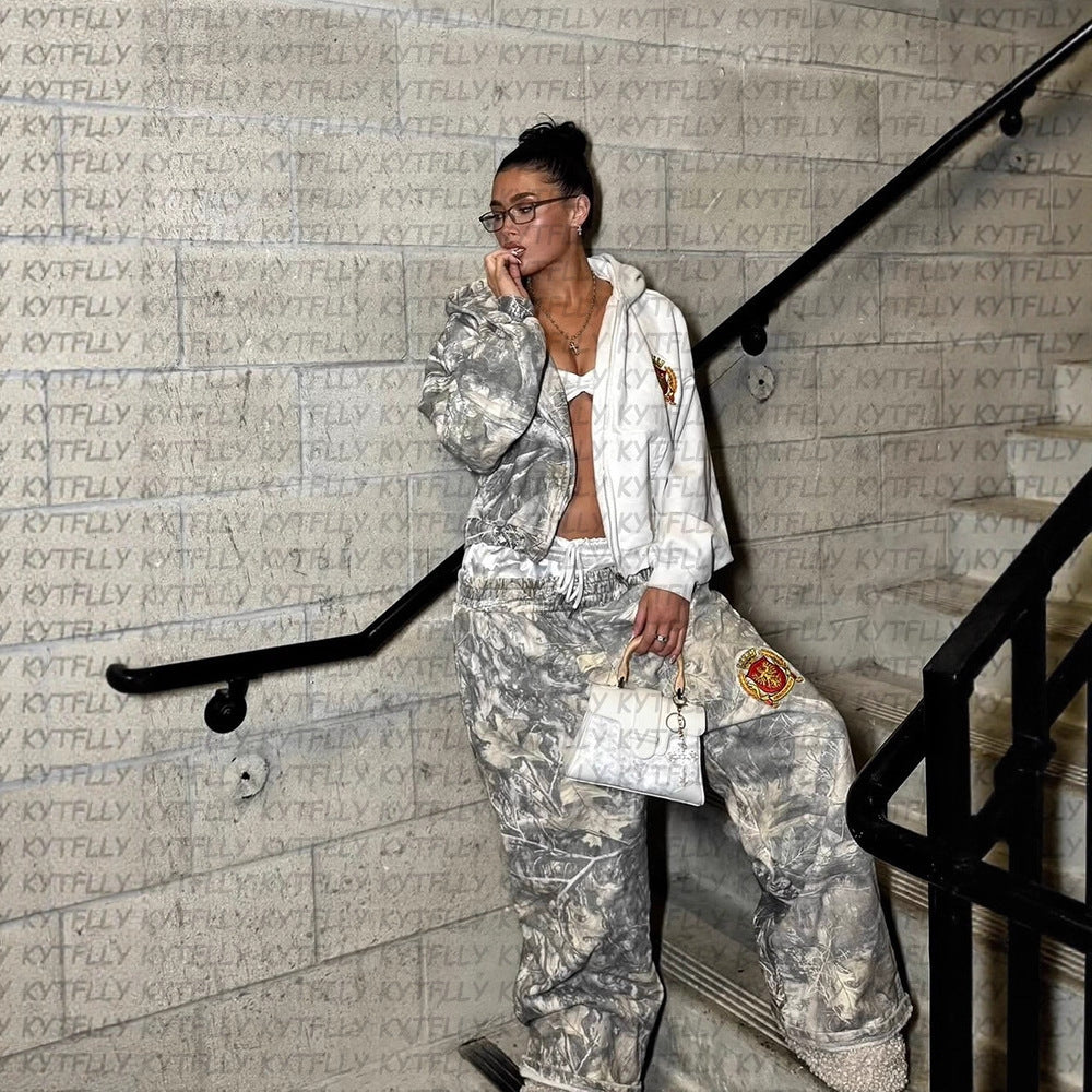 Camouflage jogging pants for women with elastic waistband and side pockets Lune London