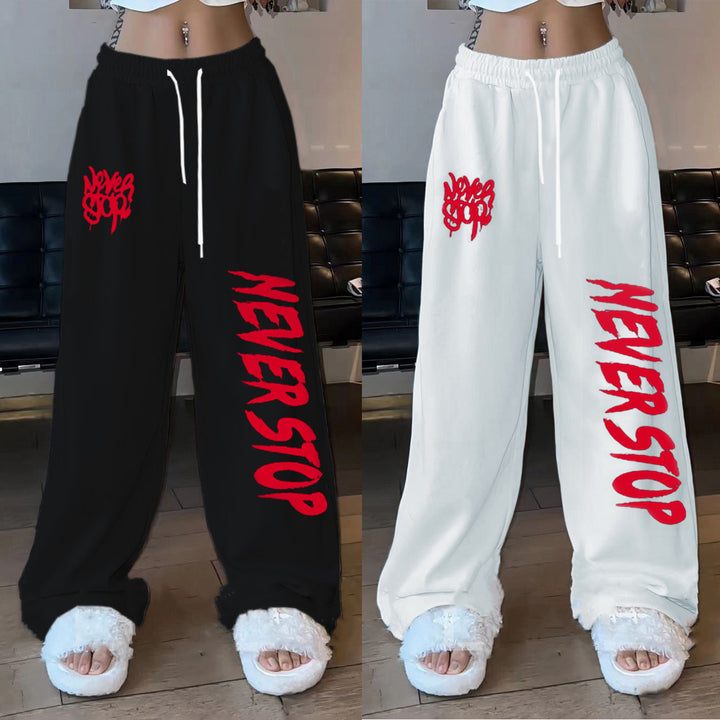 Women's casual pants in a relaxed oversized style with eye-catching graphic print Chic & Stil