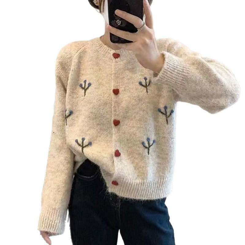 Women's cozy knit pullover with heart and flower embroidery Lune London