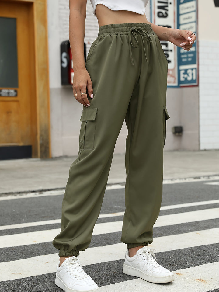Women's cargo pants with elastic waist and practical side pockets Lune London