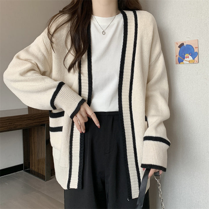 Ladies casual cardigan with large pockets and contrasting details Lune London