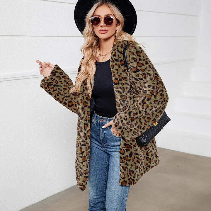 Women Cozy Jacket with a modern leopard pattern and comfortable pockets Lune London