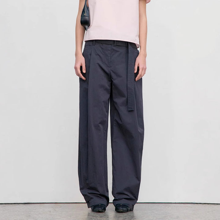 Pantalons en tissu à coupe large pour femmes avec ceinture tonale Chic & Stil