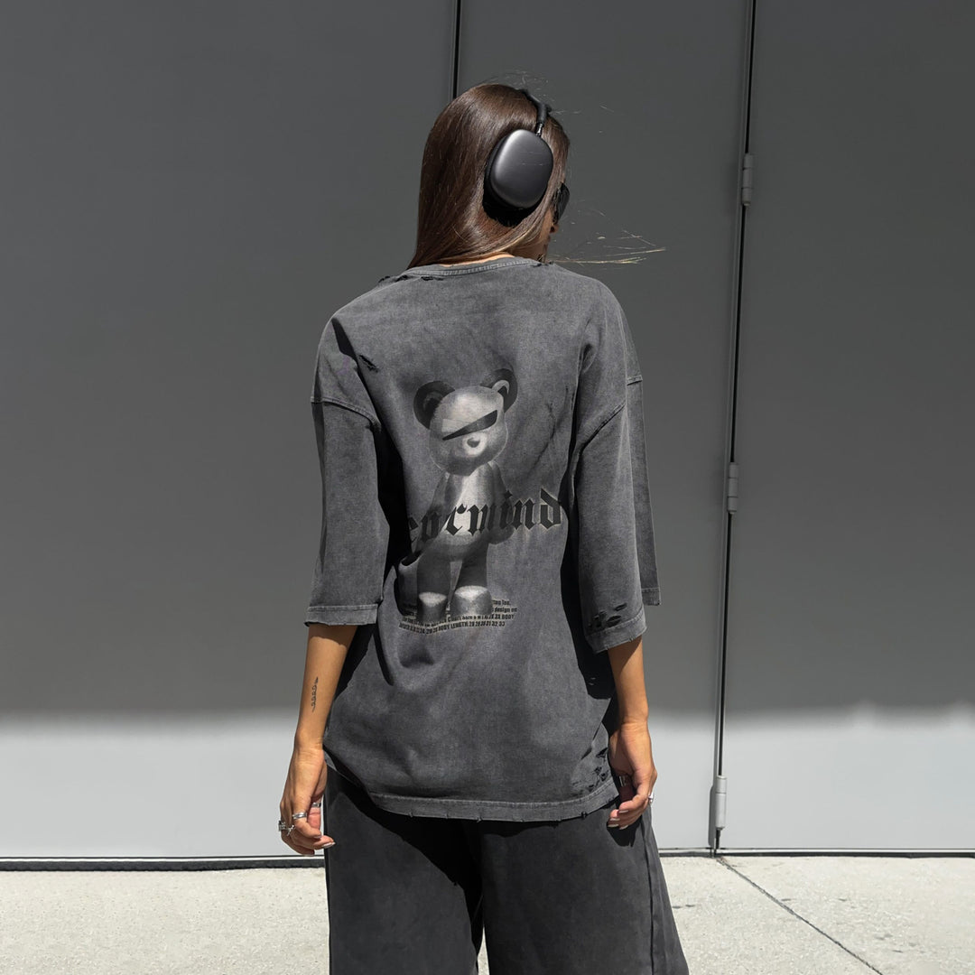 Oversized t-shirt for women with creative graphics and casual cut Lune London