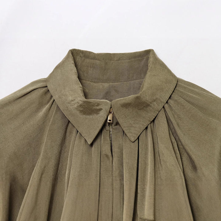 Blouse plissée pour femmes avec col montant élégant Chic & Stil