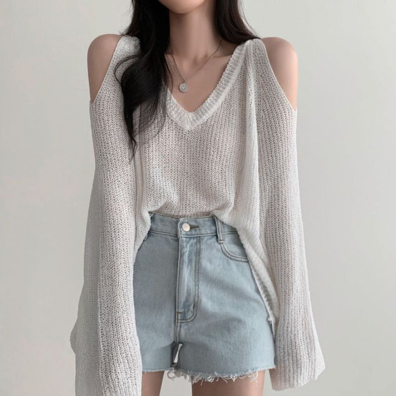 Casual sweater for women with off-shoulder and loose fit Lune London