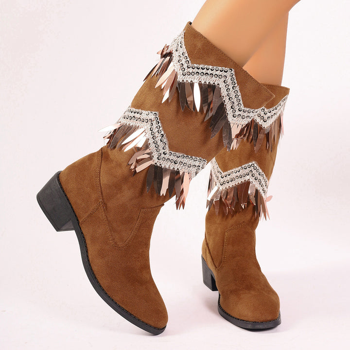 Fashionable women's boots with fringes and chic glitter details