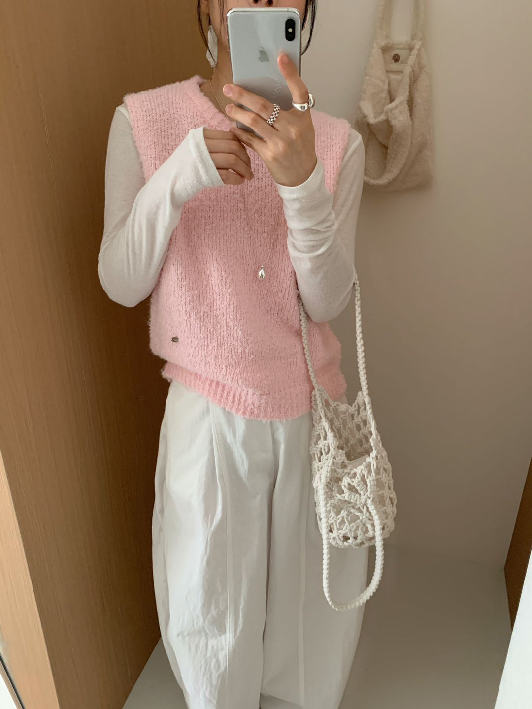 Knitted cardigan for women in soft and fluffy material with a chic and stylish modern fit
