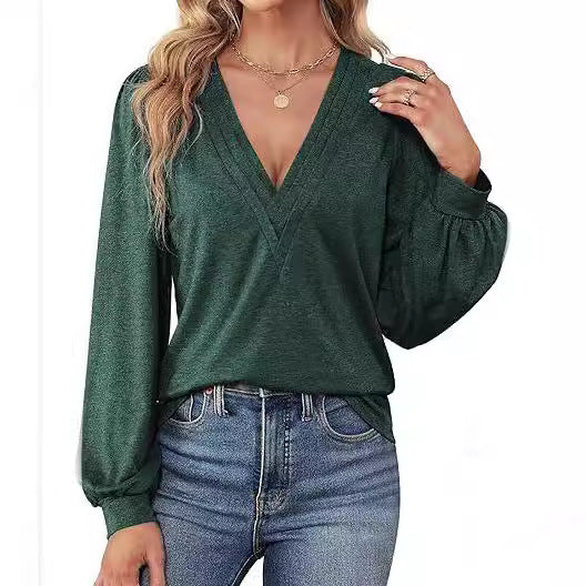 Elegant women's top with V neckline and puff sleeves Lune London