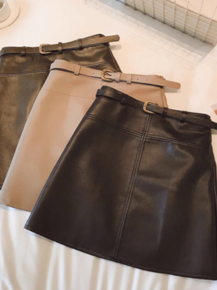 Lune London high-quality faux leather mini skirt for women with a modern cut