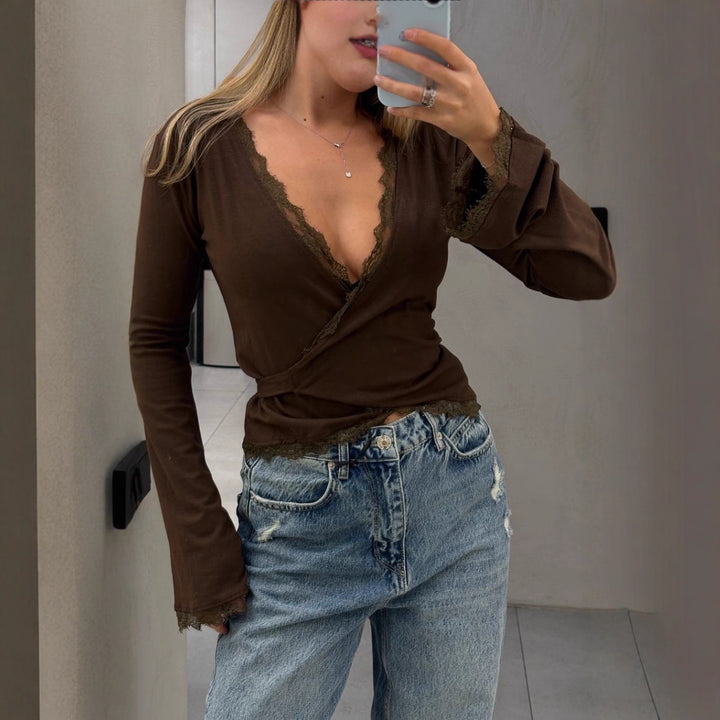 Haut à encolure cache-cœur pour dames avec un élégant bord en dentelle Chic & Stil
