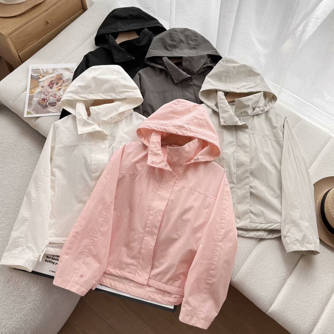 Veste de transition légère pour femmes avec capuche et fermeture éclair pratique Chic & Stil
