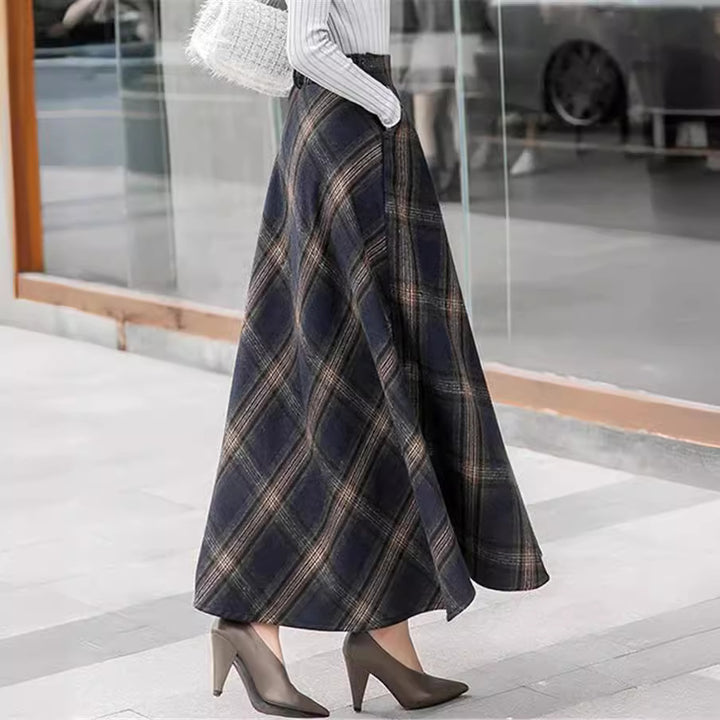 Elegant checkered skirt for women in high-quality wool blend with high waist Lune London