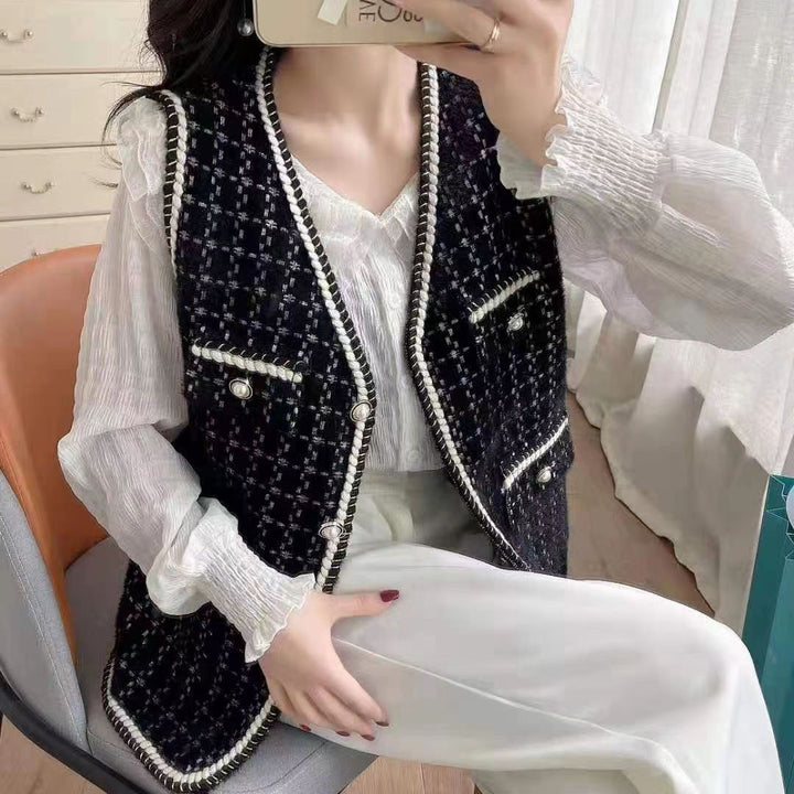 Trendy knit cardigan for women with pockets and contrasting details Lune London