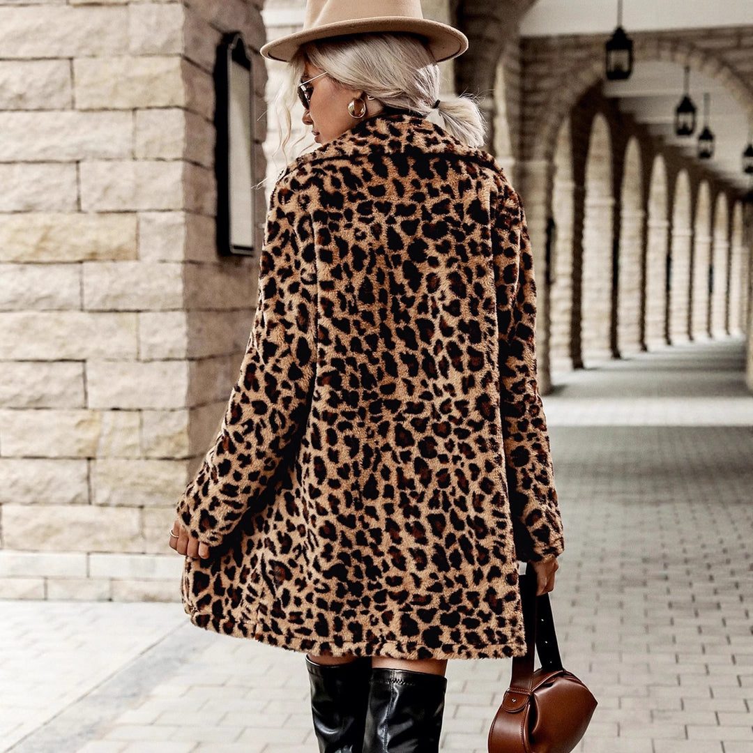 Ladies luxurious leopard print fur jacket Lune London