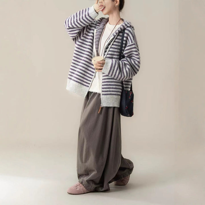 Hoodie de loisirs à rayures pour femmes avec poche kangourou et fermeture éclair intégrale Chic & Stil