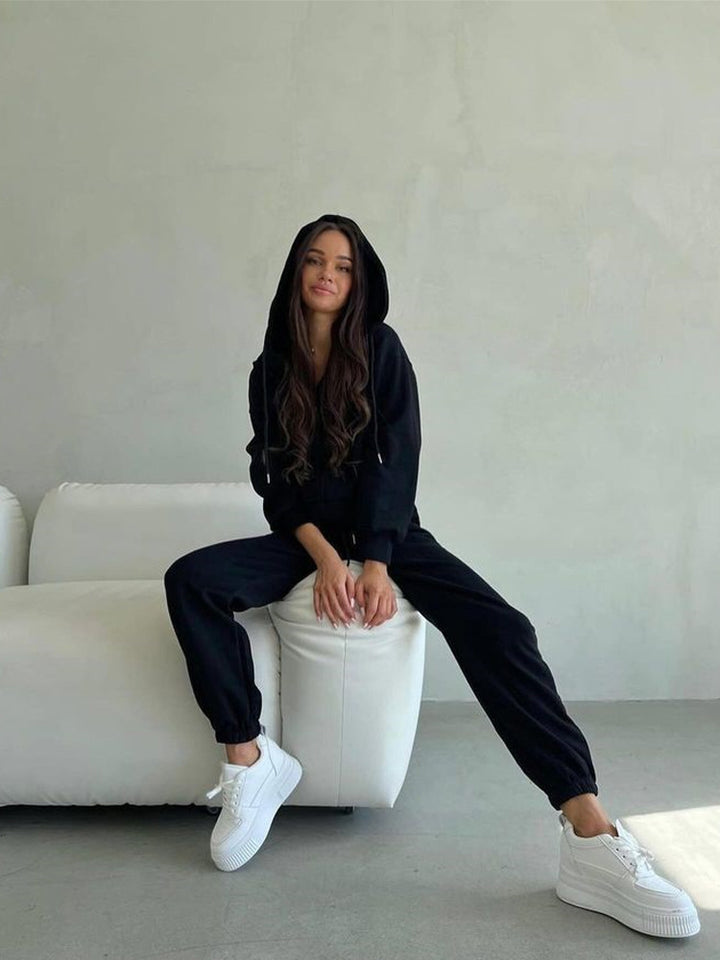 Women's sporty hoodie set with high waistband and practical pockets Chic & Stil