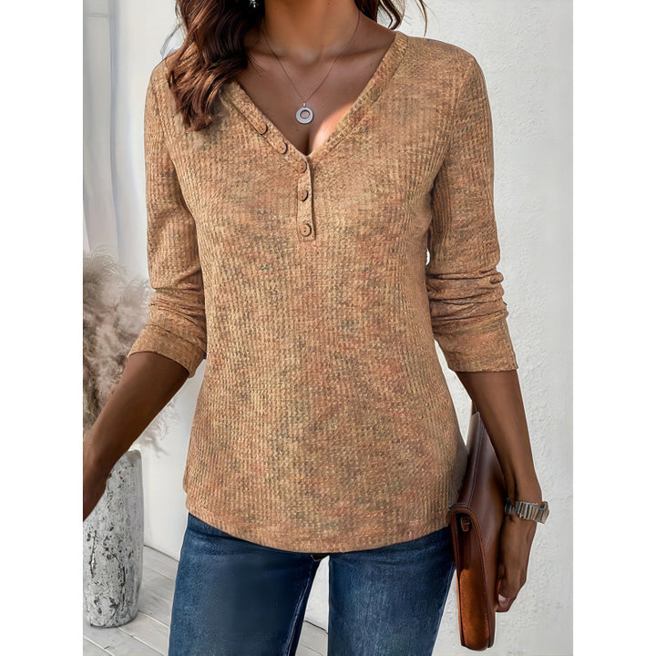 Casual waffle-textured top for women with decorative buttons Lune London