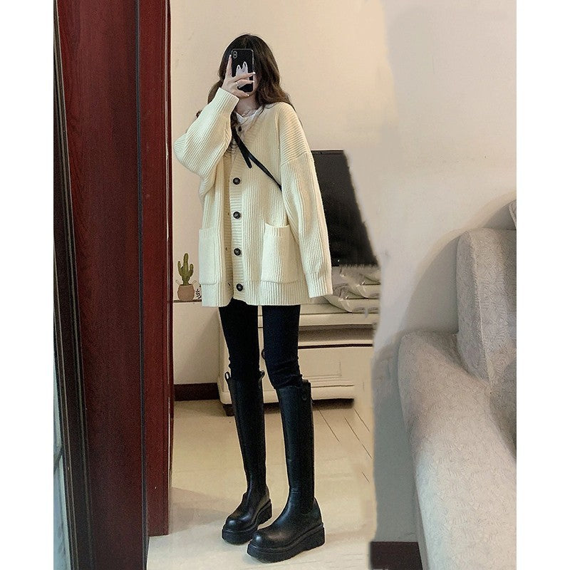 Cardigan Tricot Chic pour Femmes avec Grandes Poches et Détail de Bouton Chic & Stil