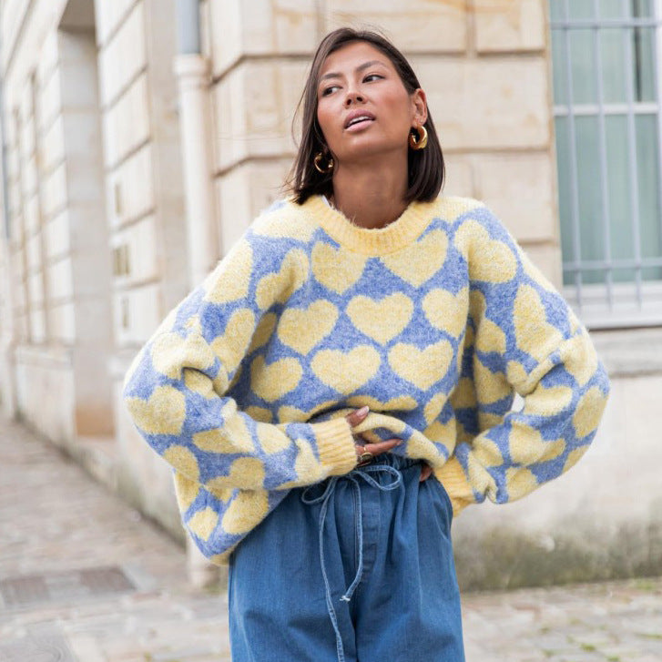 Oversized sweater for women with heart-shaped pattern and loose fit Lune London