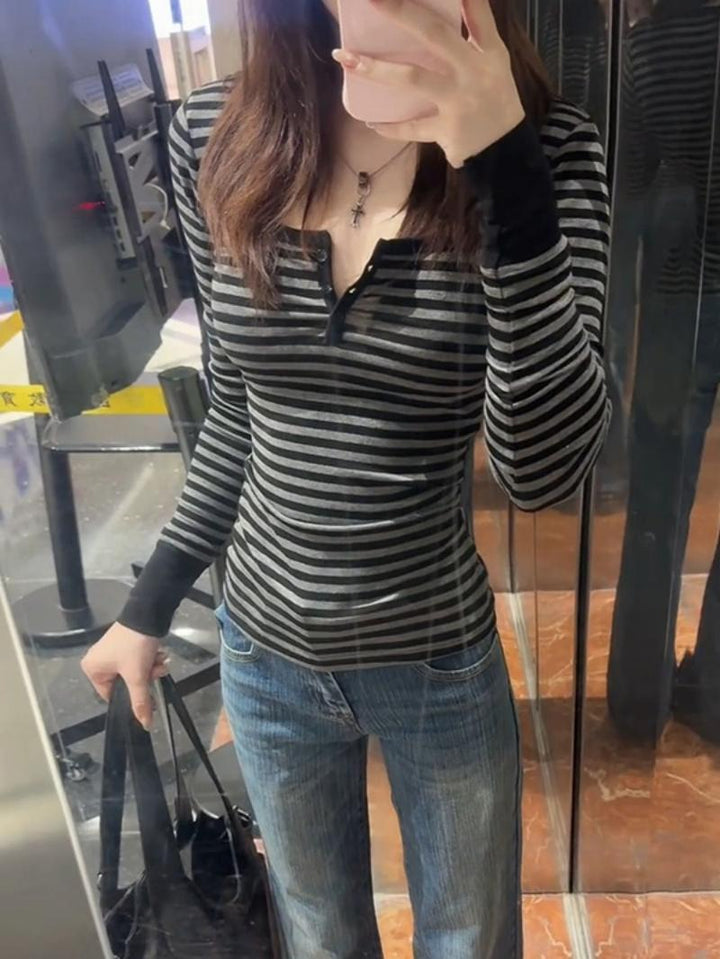 Women's long sleeve shirt with modern striped pattern and decorative button details Chic & Stil