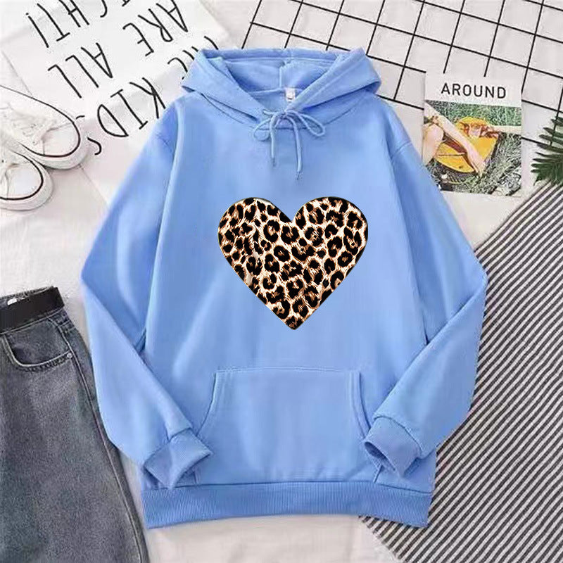 Ladies hooded sweatshirt with heart-shaped leopard pattern Chic & Stil