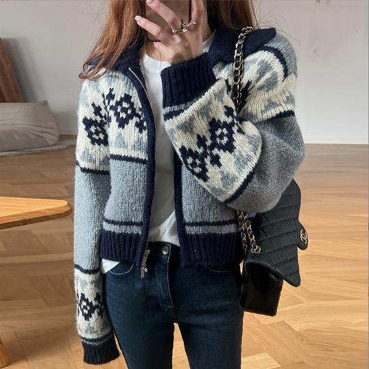 Knitted women's jacket with floral pattern and high collar Lune London