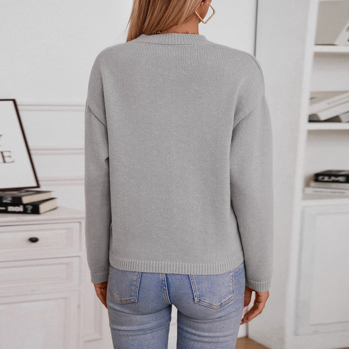 Casual women's sweater with button details and chest pocket Lune London