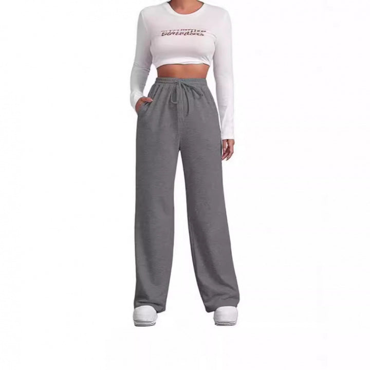 Women's sweatpants with comfortable fit and elastic waistband Lune London