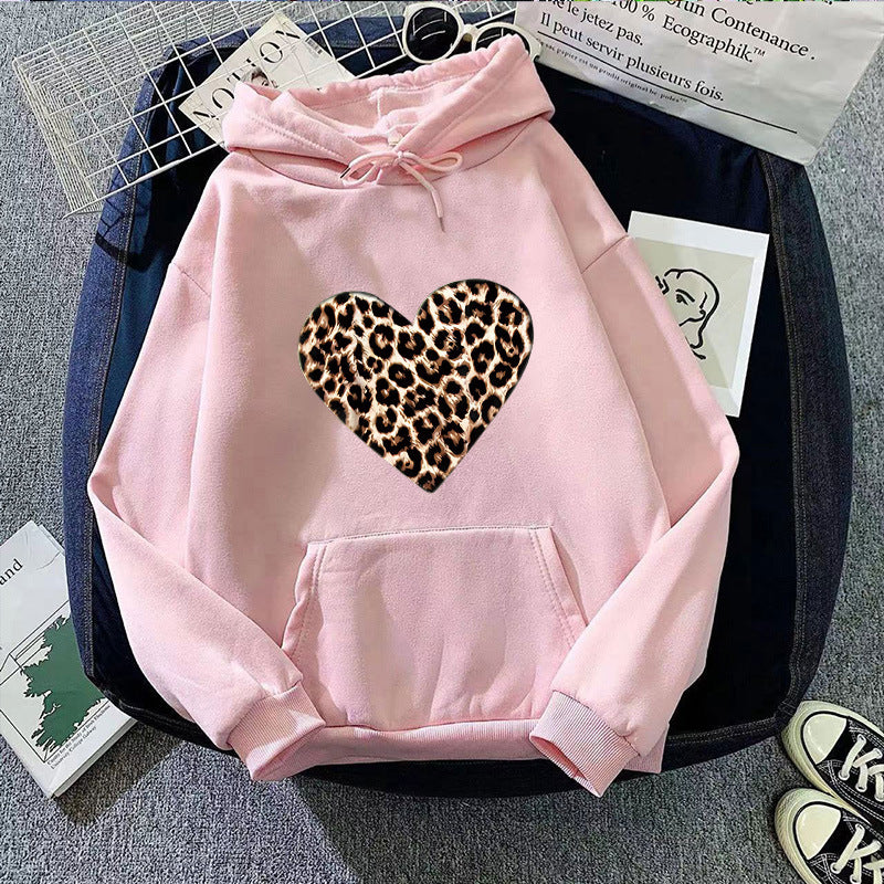 Ladies hooded sweatshirt with heart-shaped leopard pattern Chic & Stil