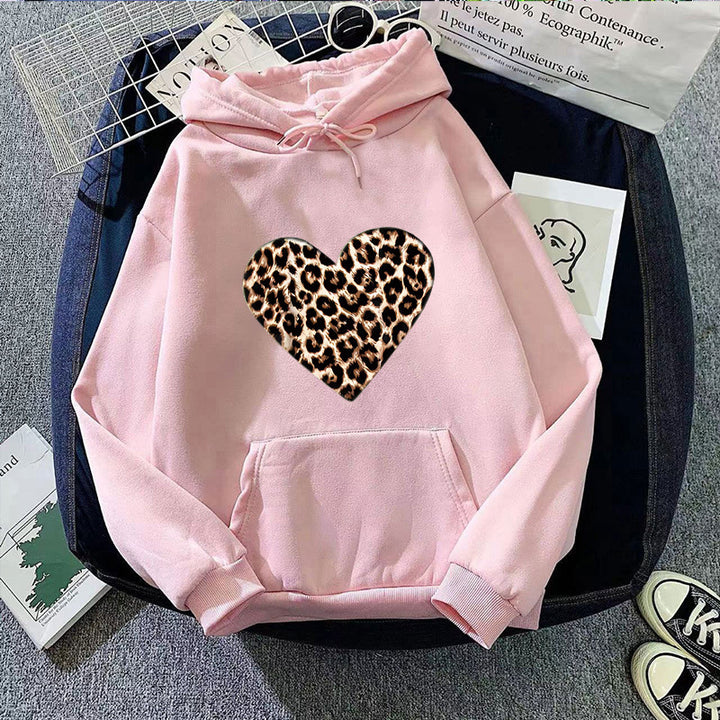 Ladies hooded sweatshirt with heart-shaped leopard pattern Chic & Stil