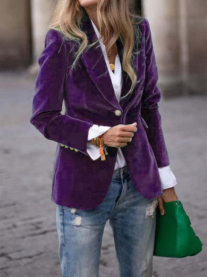 Blazer élégant en velours pour dames avec coupe cintrée et boutons dorés