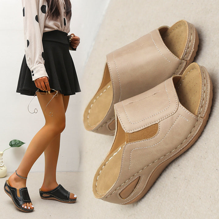 Comfortable women's clogs with elastic inserts and an anatomical sole Chic and Style