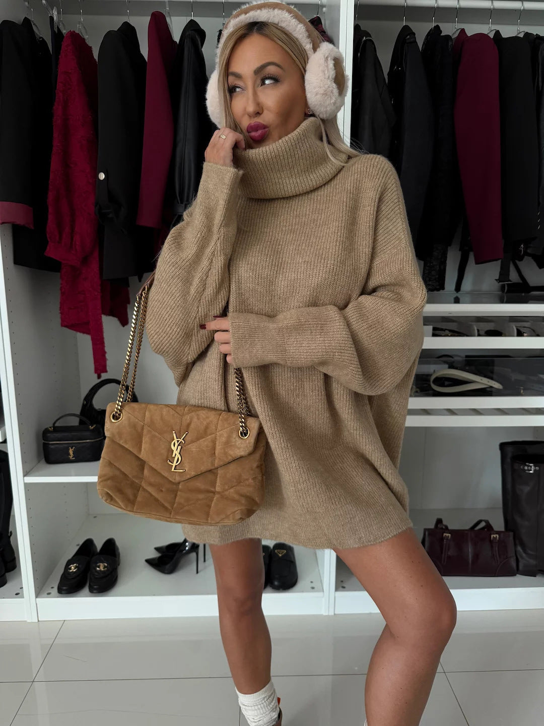 Oversized knitted sweater for women with high collar and soft material Lune London