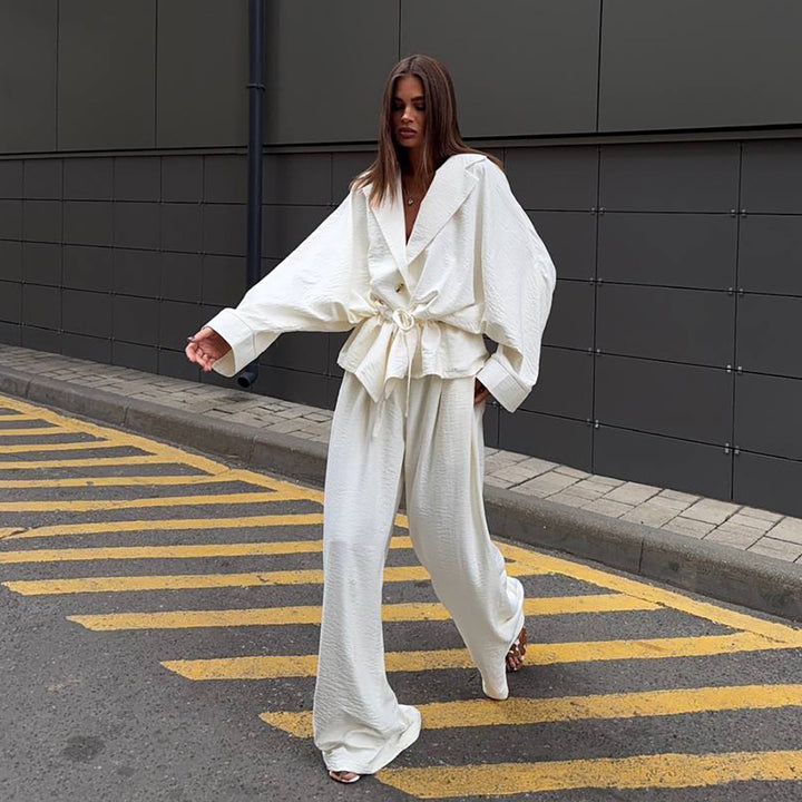 Trendy women's jumpsuit with a wide cut and cinched belt Lune London