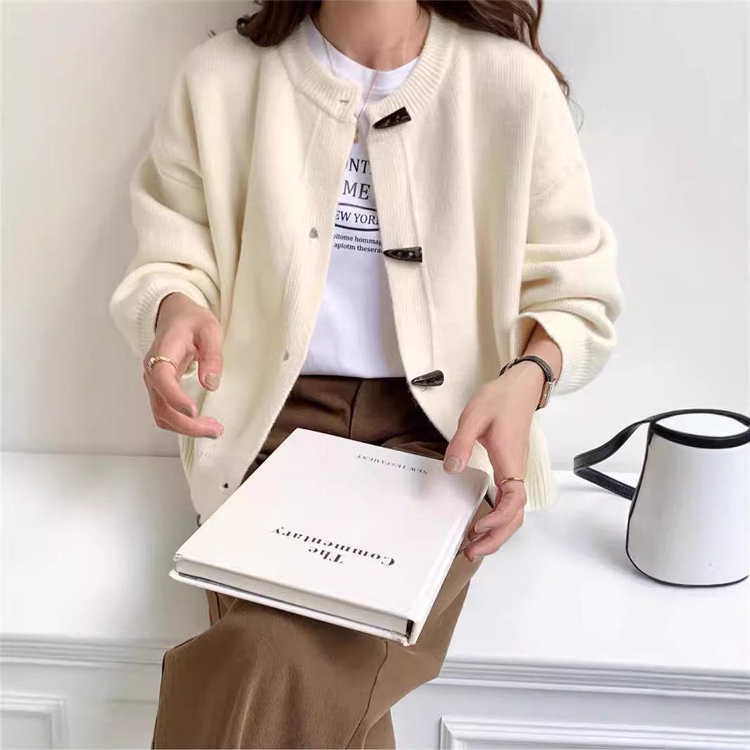 Cardigan pour femmes avec des détails de boutons élégants Chic & Stil