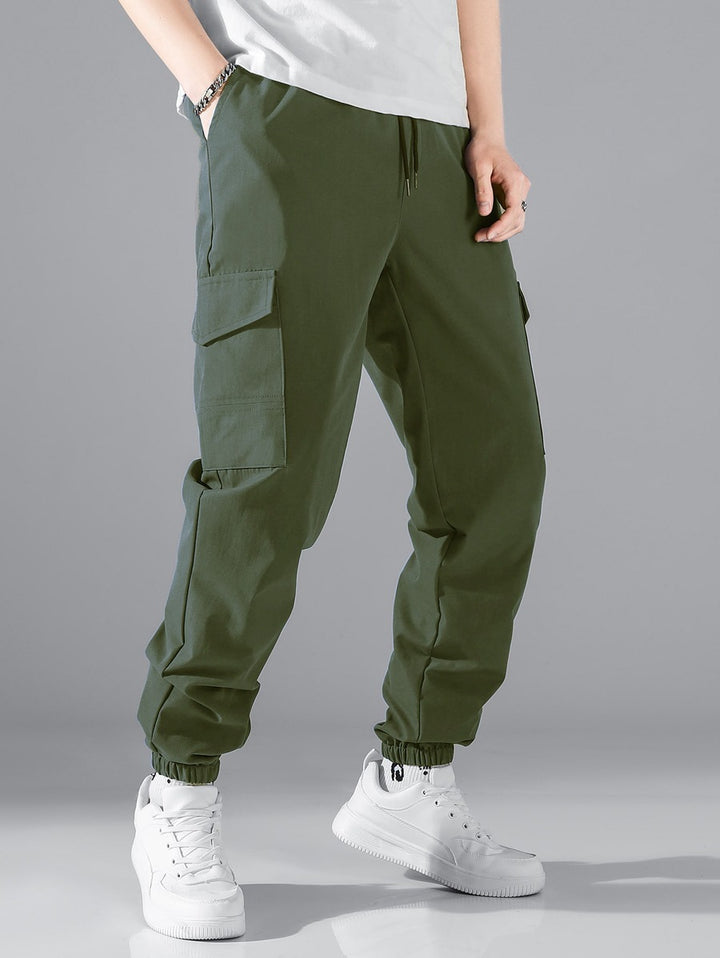 Casual cargo pants for men with elastic waist and practical side pockets Lune London
