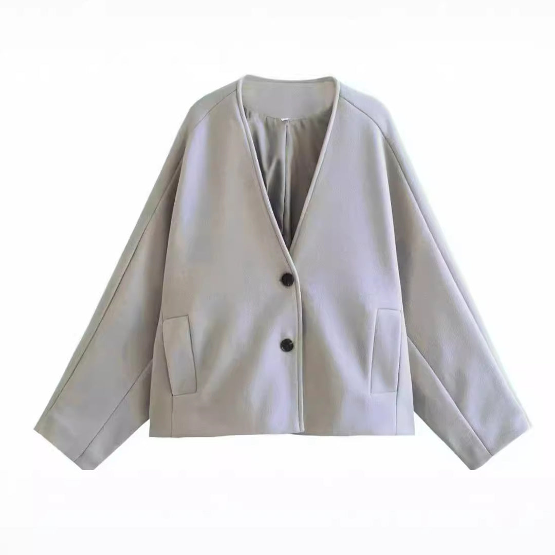 Veste féminine à la mode avec une coupe élégante et des poches pratiques Chic & Stil
