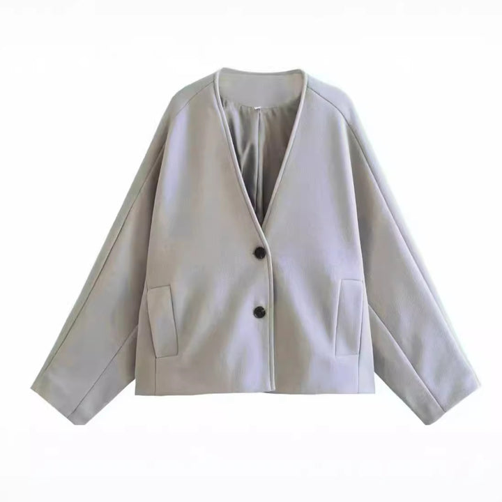 Veste féminine à la mode avec une coupe élégante et des poches pratiques Chic & Stil