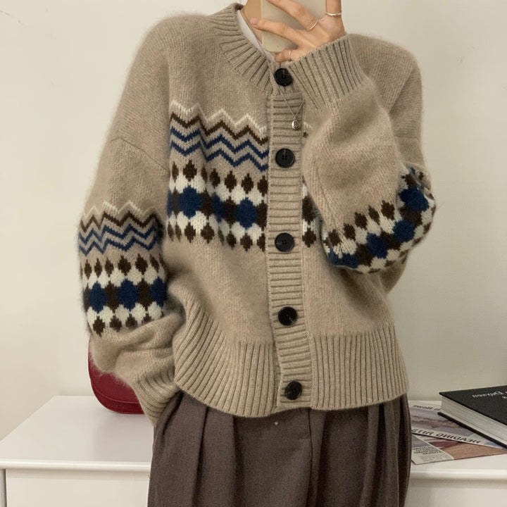 Cardigan féminin à la mode avec motif jacquard saisissant Chic & Stil