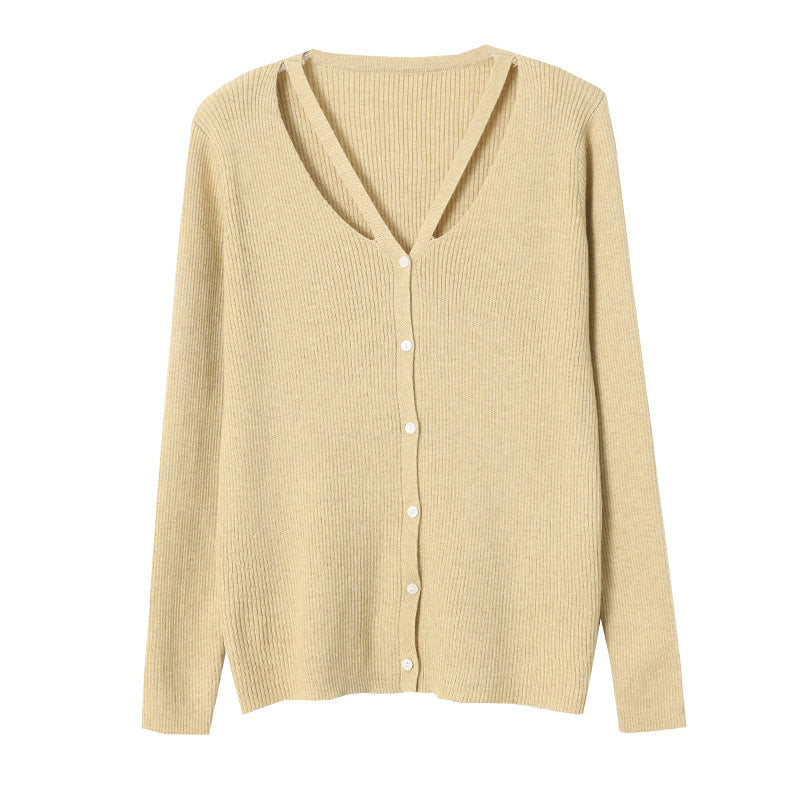 Women's knit top with deep V-neckline and decorative straps Chic & Stil