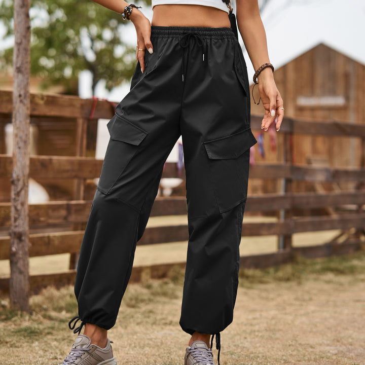 Women's cargo pants with practical pockets and elastic waistband Lune London