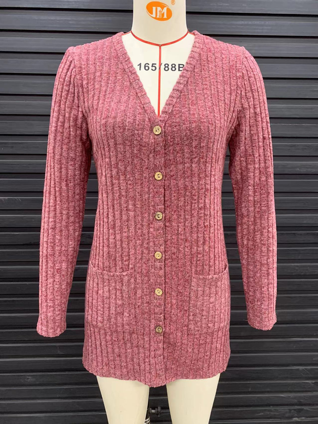 Women's cardigan with quilted structure and elegant button details Chic and Style