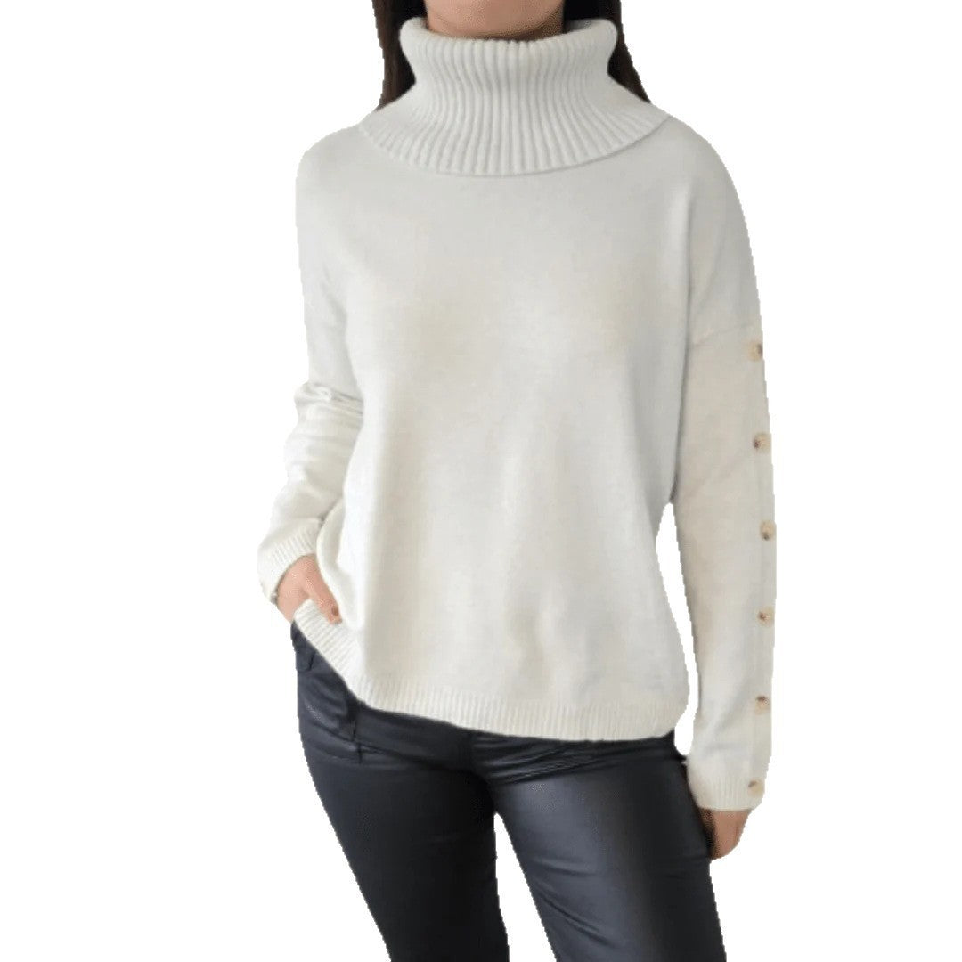 Pull femme avec col roulé et détails de boutons décoratifs Chic & Stil