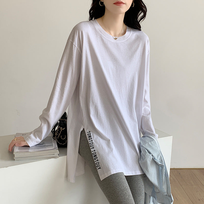 Women's longer oversized shirt with side slits and modern lettering Chic & Stil