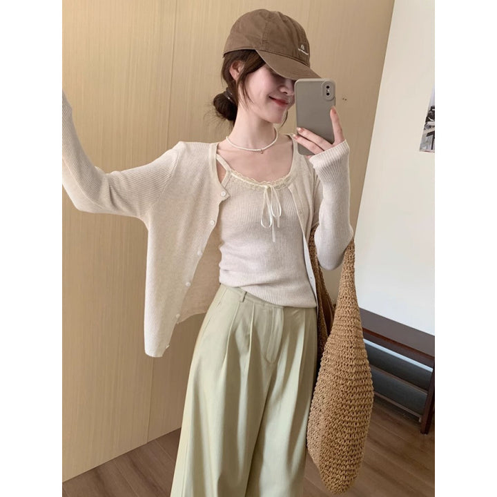 Cardigan décontracté pour femmes avec des détails de boutons à la mode et des manches allongées Chic & Stil