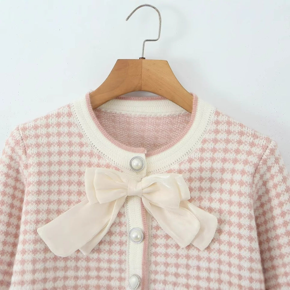 Lady's cardigan with decorative details and a charming shawl collar Lune London
