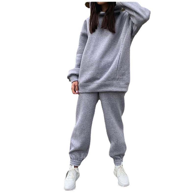 Casual women's jogging set in soft material with elastic waistband Lune London