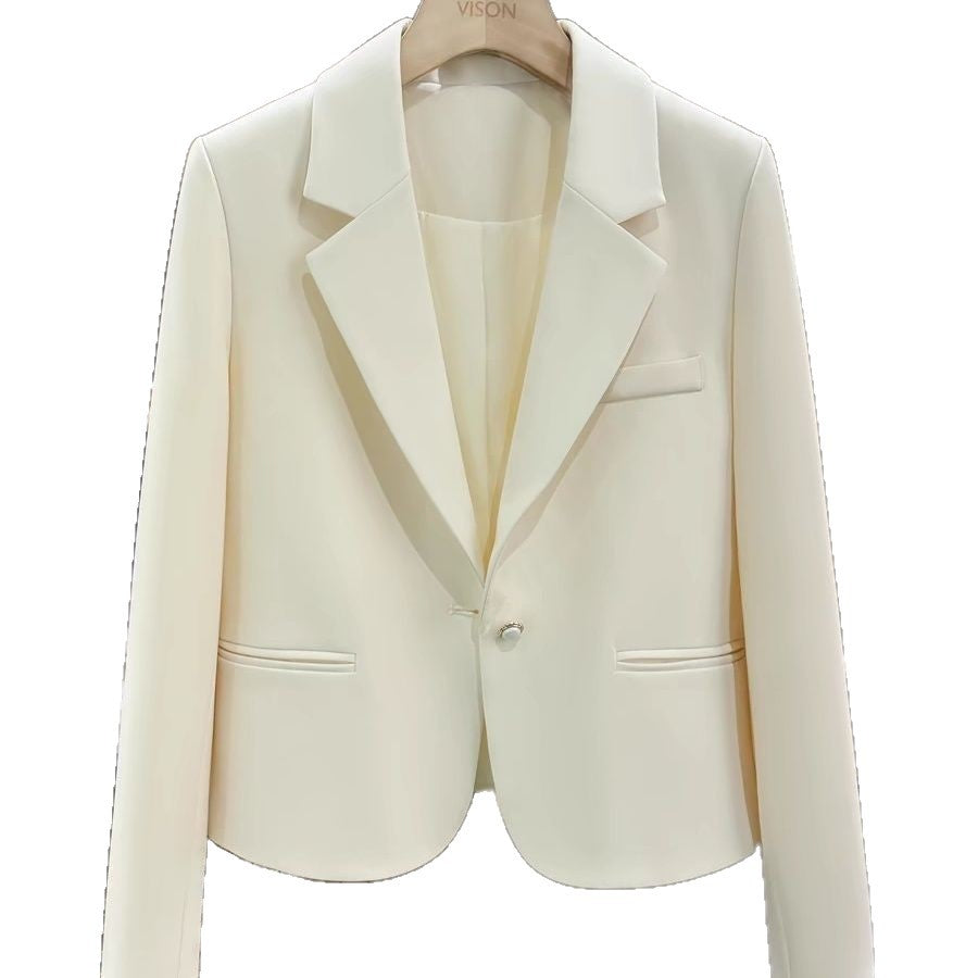 Veste élégante et ajustée pour femmes avec des revers fins Chic & Stil